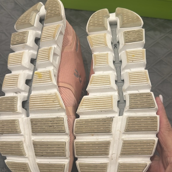 On cloud sneakers - Picture 2 of 4